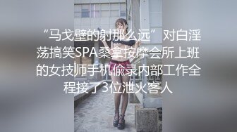 红发熟女厕所吸附假鸡鸡一边玩奶一边自慰