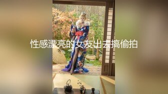  奶子发育的很不错的极品小太妹露脸精彩大秀，旁边还有好姐妹听狼友指挥玩弄小骚穴