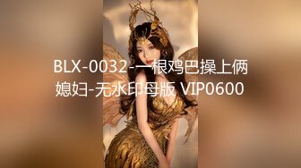 12/31最新 好身材美少妇偷偷躲到卧室中靠着床头露脸全裸自慰VIP1196