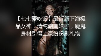 《极品CP魔手外购》集体公寓女厕双机位全景偸拍各种学生和上班族小姐姐方便，逼脸同框全身有美女有美逼 (5)