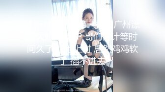 农村少妇 终于尼 欠债下海， 裸体吃播。 农村大院子里裸奔