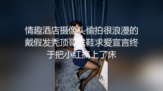 光头大佬群P两个长相清纯的颜值小妹，全程露脸先让两个学妹自己舔奶舔逼再舔大哥鸡巴，一起抽插爆AV式