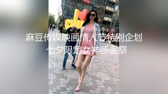 把眼睛给她这么一蒙，_这大娘们儿的羞耻心就不在了，吃起鸡吧那叫一个顺口，撅起屁股那叫一个好操！