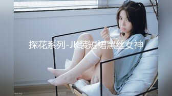   SPA女子养生馆女技师忽悠顾客做特殊服务，让小哥在按摩床上玩双飞，一个舔鸡巴一个舔乳头