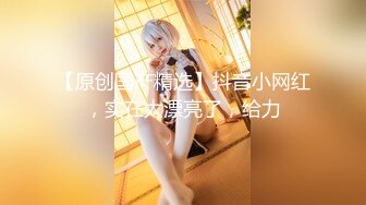 《极品CP☀️魔手外购》原版4K热闹商场女厕偸拍超多小姐姐方便，能看脸又能看壁，半蹲式撅个大腚双洞粉嫩过瘾极了