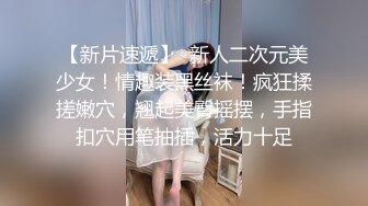 骚表姐理发店内享受小老弟的按摩服务，直接被小老弟把裤子扒下给舔逼，把鸡巴塞进嘴里直接抽插又草逼口爆