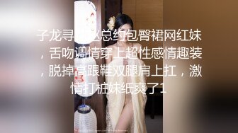 我的妈妈4冒死偷拍妈洗澡，差点被发现。老妈的胸是我现实中见过最大的