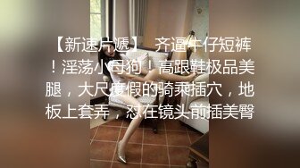 小虎牙萌妹小萝莉  两根麻花小辫子  撩起睡衣扭动美臀  白嫩奶子掰穴特写  紧致粉嫩微毛小逼 笑起来甜美很是