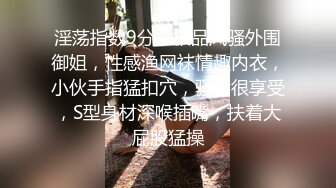 高颜值苗条网红妹子允儿自拍福利小视频，椅子上抬腿假屌抽插拍打呻吟娇喘非常诱人