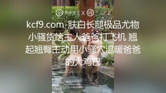 寸頭哥彈簧床上爆艹極品美少婦,黑絲誘惑,暴力抽送,小床跟著搖動