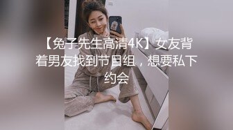 轻熟女眼镜骚货，三点很粉，阴唇很小完美露脸第一视角自慰抠逼