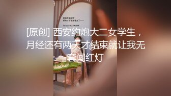 米色衣同學 躲在学校女厕所等待下课铃声响起女学生一群一群的来献逼