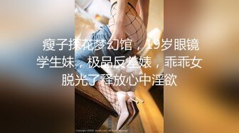 超风骚少妇【玫瑰半成品】厨房激情紫薇，饿了先下一碗面吃，吃饱胡萝卜伺候大骚逼，淫水泛滥