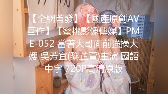 超市裏碰到一個極品淑女,沒忍住伸到短裙下面偷拍性感條紋內內