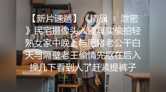 邪恶的房东暗藏摄像头偷窥身材苗条的少妇洗澡