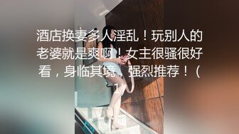 【新片速遞】 旗袍小虎牙美少女，外表甜美花臂纹身，一脸清纯，脱光光道具自慰，粉嫩穴掰开，震动棒磨蹭