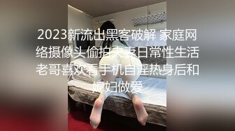 漂亮妹子张着水汪汪大眼吃棒棒