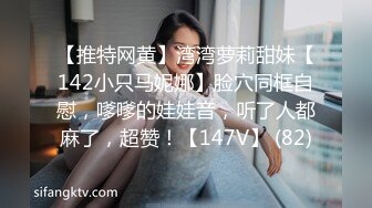 丝袜高跟情趣装诱惑的绝美少妇，让小哥趴在身上吃奶子