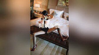 肤白貌美极品小女人的诱惑，跟小哥开房中场休息诱惑狼友，奶子翘挺逼逼肥美没有毛，掰开看特写抠进骚逼口交