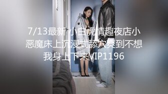 来了一个喜欢看着漂亮老婆 被其他男人干的龟奴