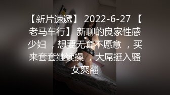 私房十月流出纸箱厂女厕全景后拍女工尿尿躲进厕所吸烟的白大褂