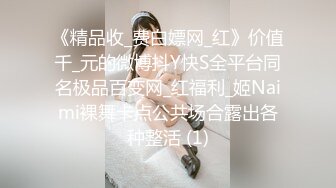 女友清纯外表下的卖力口交，反差