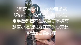 广东深圳某超市老板娘~回到家就喜欢跪舔老公大鸡巴~无套深喉~吃得津津有味~这都是女神们的最爱嘛！