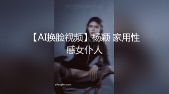 大眼睛网红美女！撩起短裙展示美腿！外表甜美骚的很，跳蛋震穴黄瓜捅菊花，真是小骚货