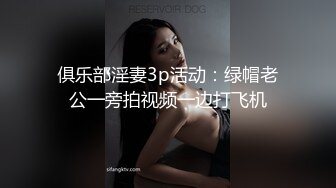 猛男网约马尾辫良家小少妇和好友一起3P，前面插嘴后面扣穴，掰开小穴特写，洞洞清晰可见，大屁股上位骑乘猛坐