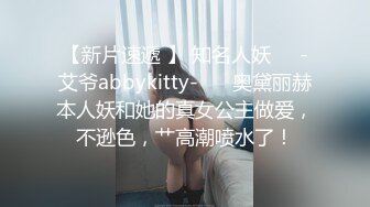 和小姨子逛街逛到一半,小姨子说大姨妈来了,没带卫生巾,要回去换裤子,在厕所把裤子脱光了把逼洗的很干净