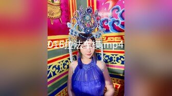 蝴蝶逼大胆美女户外露出沙滩按摩棒自慰电召勾引个网约车司机到厕所啪啪