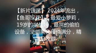   勾搭两个风骚女技师小哥想要啪啪，淫声荡语不断撩骚动手动脚，还让骚女打电话草她好刺激