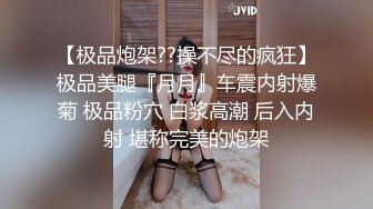   风骚的人妻勾搭大哥激情车震啪啪，全程露脸在后排交大鸡巴，让大哥揉着骚奶子爆草抽插