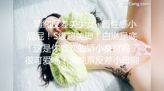 商城跟随偷窥挑选衣服的漂亮少妇 现在的女人都喜欢穿小骚丁卡在屁屁里超凉快