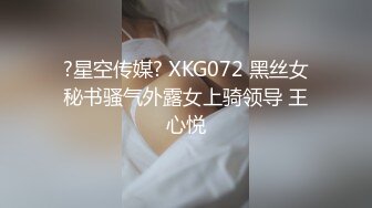  酒吧少妇激情4P，露脸颜值不错伺候三个大哥，交大鸡巴，让三个大哥在床上玩弄