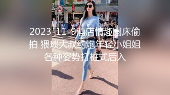 妹子长得很像新疆人，标致的新疆型美女，太爱笑了，看个动画片 乐呵呵