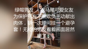  无毛肥逼妹子黑色网袜假屌自慰啪啪，抬起双腿猛操上位骑乘，没几下就射了内射美穴