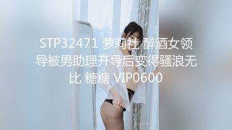 2/3最新 极品俩眼镜女身材丰满鲍鱼逼肥美与面具大吊男玩3P大战VIP1196