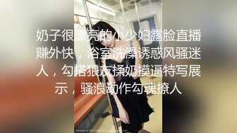 极品淫乱骚婊 4P堪比AV 两手各握肉棒一个舔B (2)