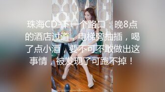 商场女厕全景偷拍黑衣少妇玩手机尿尿鲍鱼保养的挺粉嫩呢