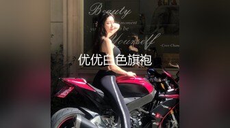 长相清纯内心很骚老哥找来两个美女，圆润屁股粉嫩肥逼，脱下两个内裤翘起屁股，特写大黑牛跳蛋震动