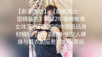 深夜一线天肥穴妹子  笑起来甜美穿上黑丝  翘起圆润美臀舔屌