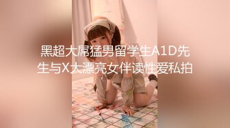 中文字幕 老公刚走丰满性感的妈妈就被儿子紧紧抱住，猛力揉捏亲吻吸允这氛围真是冲动刺激venu790