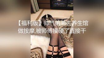  粉衣短袖T恤漂亮小美女约到酒店 这高颜值肉肉性感身材让人干舌燥欲望旺盛六九式互相舔吸