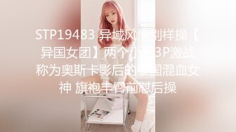 撕扯丝袜难道不是男人的快乐吗？看小姐姐如何自己扯丝袜