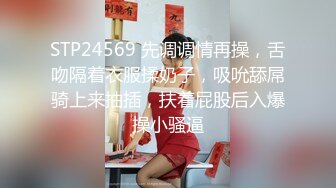 风骚少妇大战头套男！黑丝美腿掏出奶子吸吮，骑乘位打桩机，爆操骚穴流出白浆，扶着屁股一下下撞击