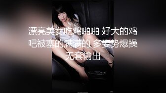  丝袜女仆情趣装颜值不错很嫩小少妇激情3P，伺候两个小哥哥主动上位抽插嘴里还叼着大鸡巴