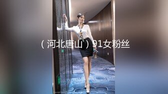 颜值不错的清纯小妹全程露脸跟两个小哥哥玩4P，乖巧可人微SM奶头逼逼嘴巴被道具玩弄，各种爆草抽插呻吟