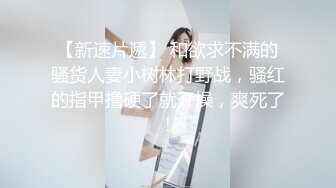 奶子那么大穿着制服就更加诱人了