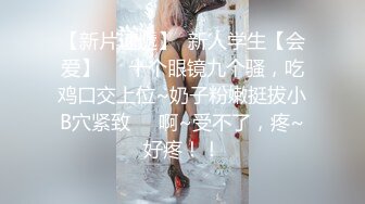 黄发少年遇到穿蓝色JK制服的抖音机车小网红刘XX,假装是她粉丝套近乎,咖啡下药迷晕后强上